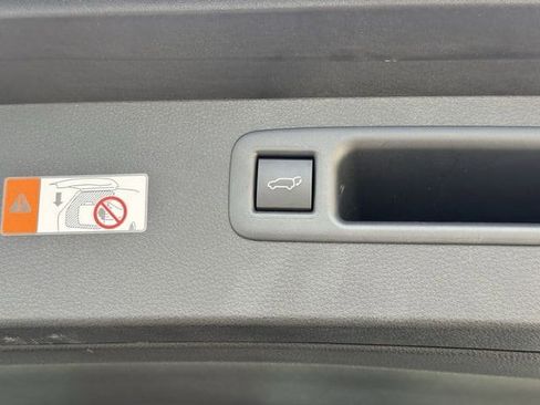 Used 2025 Toyota Highlander LE image 34