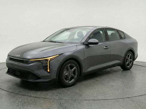 Used 2025 Kia K4 LXS image 3