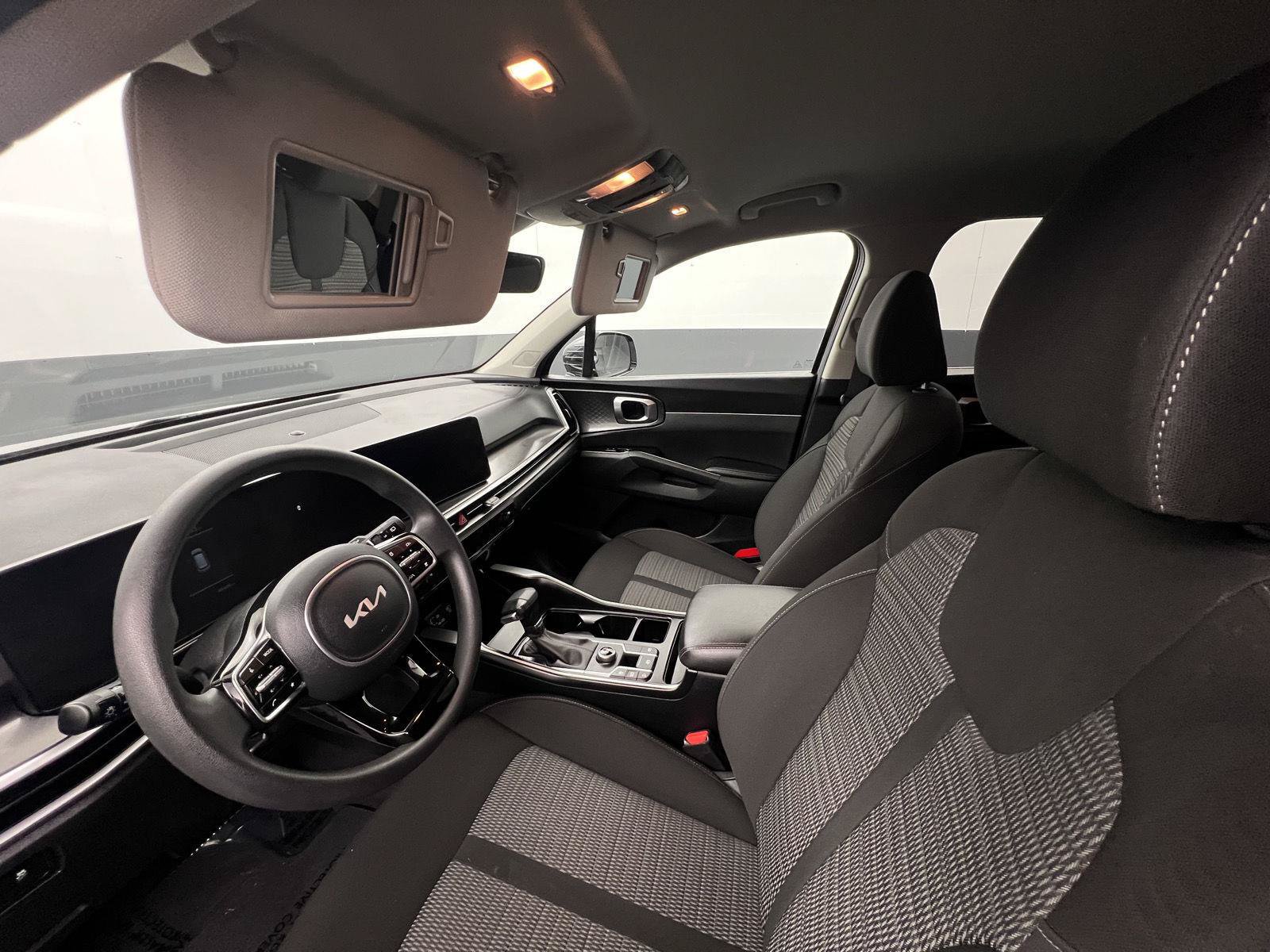 Used 2025 Kia Sorento LX FWD image 11