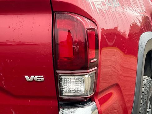 Used 2018 Toyota Tacoma TRD Off-Road image 15