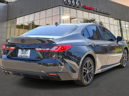 Used 2025 Toyota Camry SE w/ Convenience Package FWD image 4