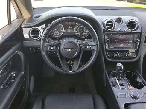 Used 2019 Bentley Bentayga image 17