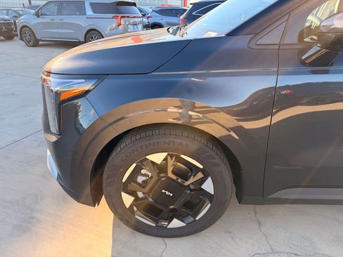 New 2026 Kia Carnival EX image 8