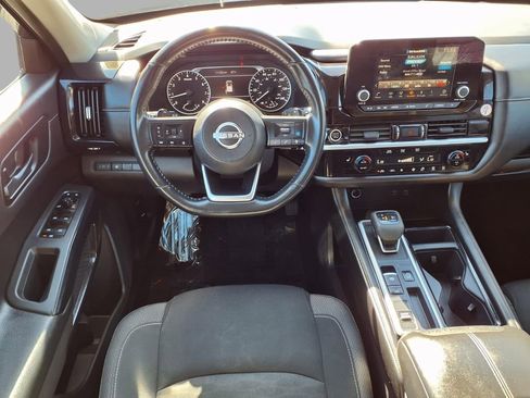 Used 2024 Nissan Pathfinder SV image 4