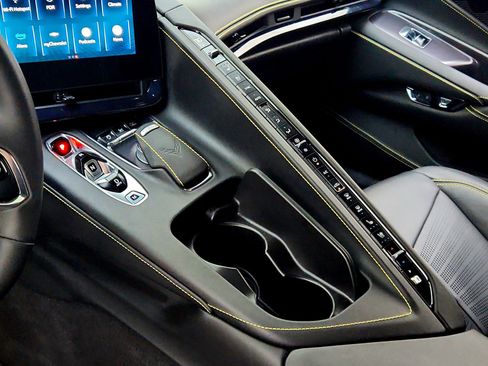 Used 2025 Chevrolet Corvette Stingray Premium Conv w/ Z51 Performance Package image 18