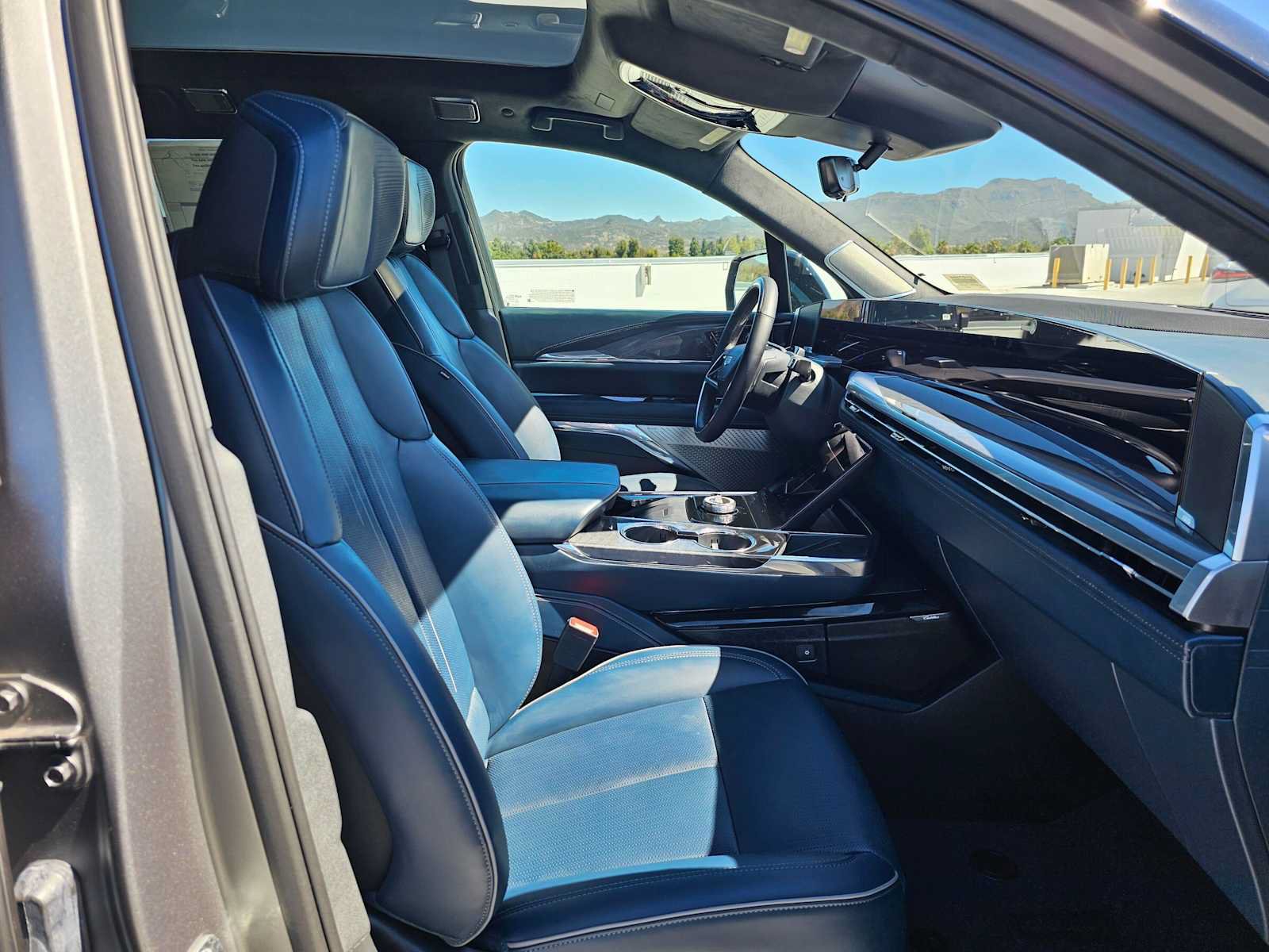 New 2026 Cadillac Escalade IQL Sport 2 w/ LPO, ONYX Package AWD/4WD image 10