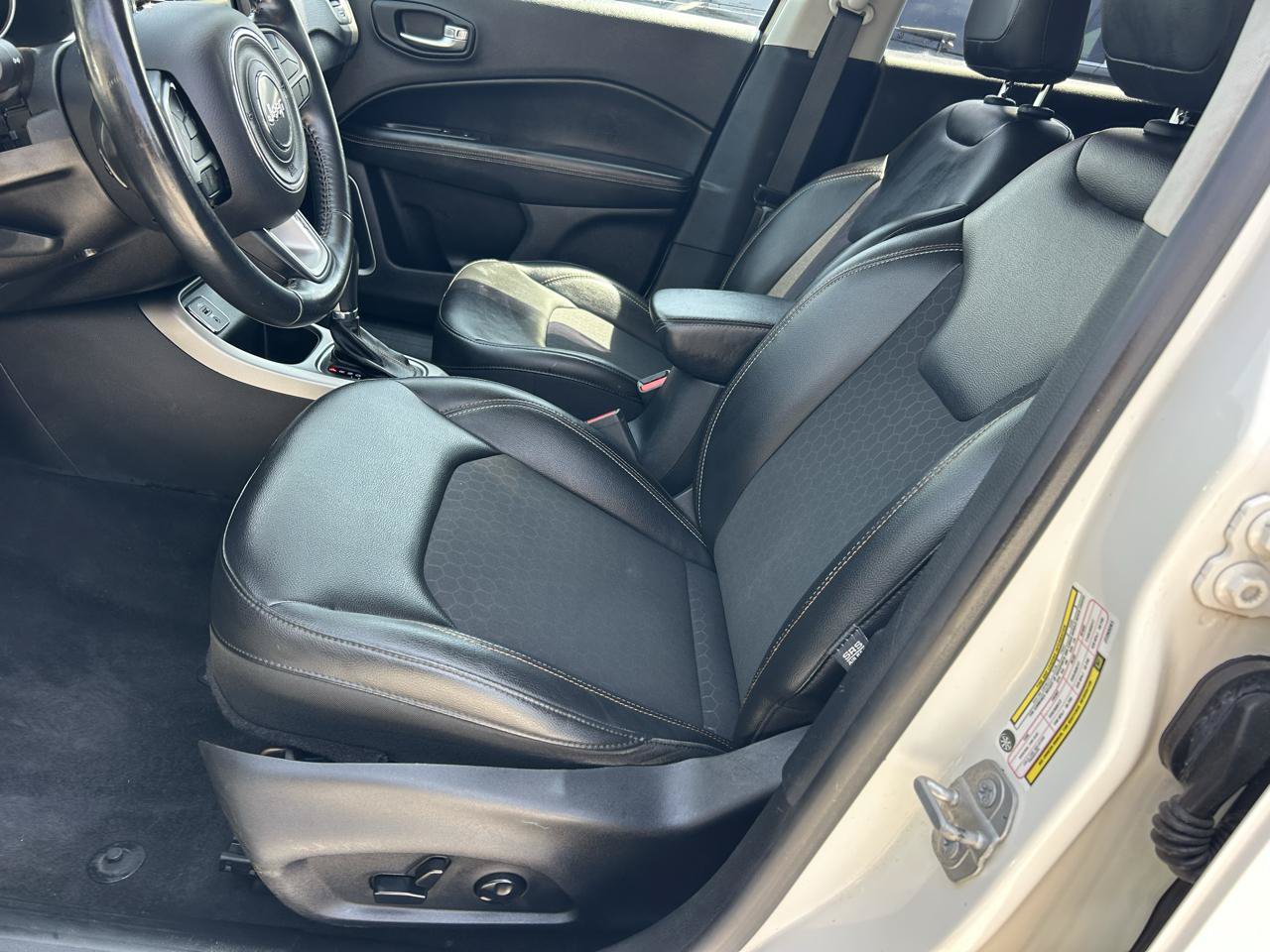 Used 2018 Jeep Compass Latitude w/ Popular Equipment Group FWD image 6