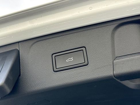 New 2026 Volkswagen Atlas SE image 16