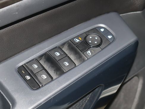 Used 2024 Nissan Pathfinder S image 22