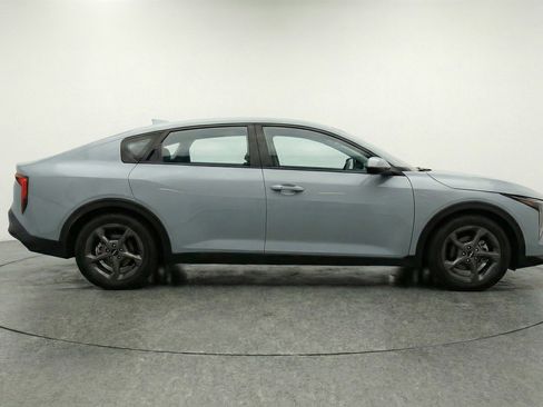 Used 2025 Kia K4 LXS image 11