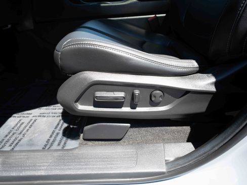Used 2025 Honda Pilot Touring image 12