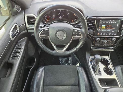 Used 2019 Jeep Grand Cherokee Altitude image 12