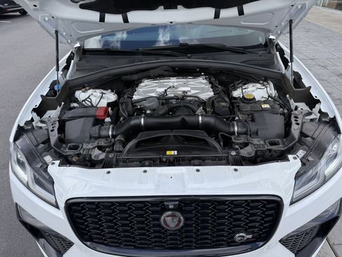 Used 2022 Jaguar F-PACE SVR image 36