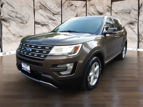 Used 2016 Ford Explorer XLT w/ Equipment Group 202A AWD/4WD image 1