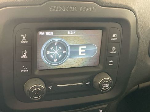 Used 2017 Jeep Renegade Trailhawk w/ Popular Equipment Group AWD/4WD image 18