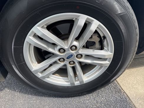 Used 2023 Ford Explorer XLT image 6