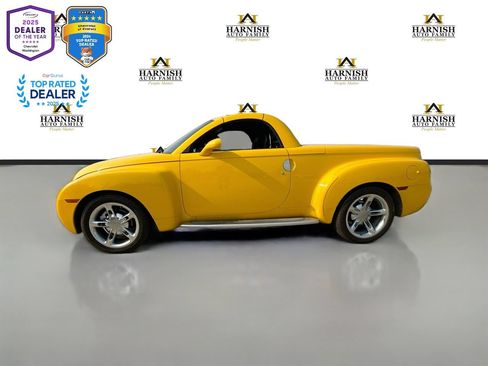 Used 2003 Chevrolet SSR w/ Preferred Equipment Group RWD image 2