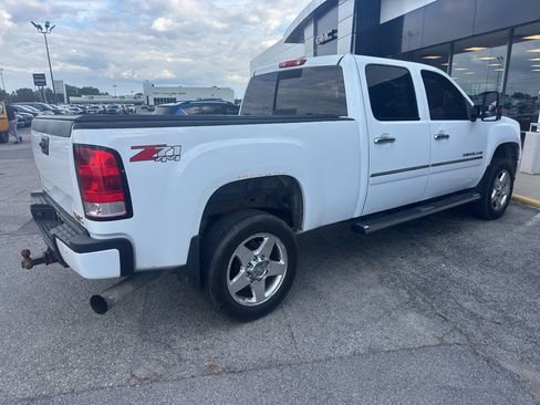 Used 2013 GMC Sierra 2500 Denali w/ Suspension Package, Off-Road AWD/4WD image 5