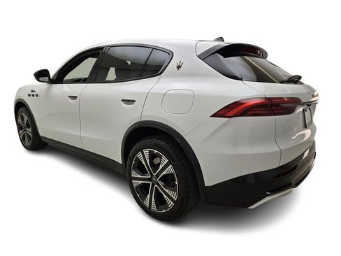 New 2025 Maserati Grecale Folgore image 11