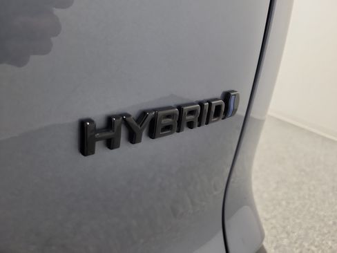 Used 2024 Toyota Corolla Cross AWD Hybrid image 7