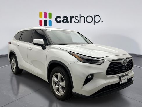 Used 2024 Toyota Highlander LE FWD image 5