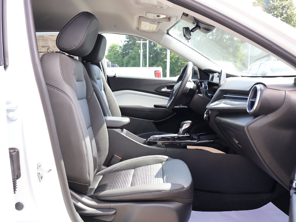 New 2026 Chevrolet Trax LT w/ Driver Confidence Package FWD image 31