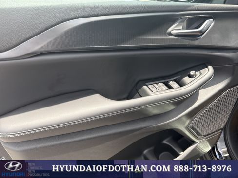 Used 2025 Jeep Grand Cherokee Laredo RWD image 7