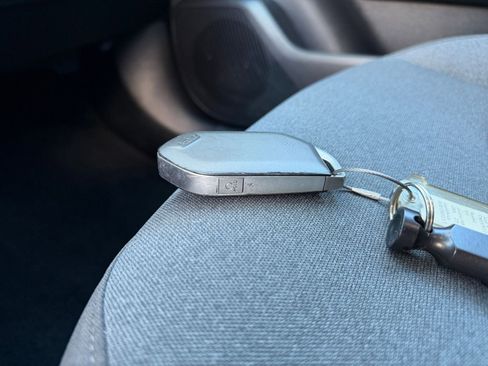 Used 2025 Kia K4 LXS image 23