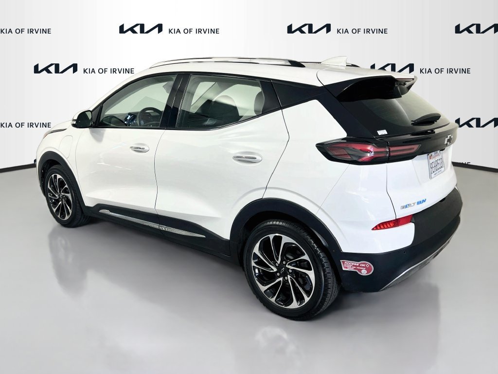Used 2023 Chevrolet Bolt EUV Premier w/ Sun & Sound Package FWD image 5