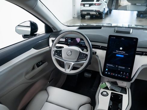 Used 2025 Volvo EX90 Ultra image 10