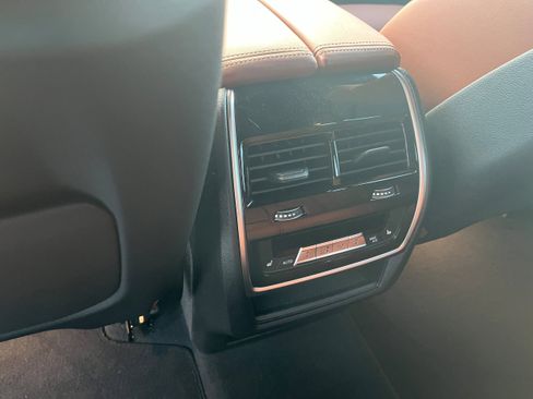 Used 2024 BMW X5 xDrive40i w/ M Sport Package image 11