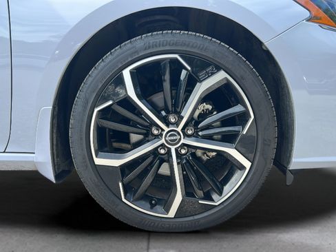 Used 2025 Nissan Altima 2.5 SR w/ SR Premium Package FWD image 31