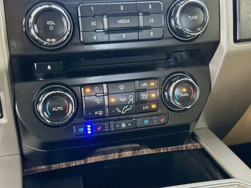 Used 2018 Ford F250 Lariat w/ Lariat Ultimate Package AWD/4WD image 16