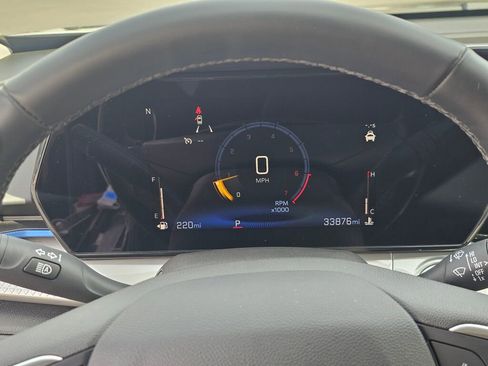 Used 2025 Chevrolet Trax LT w/ LT Convenience Package FWD image 30