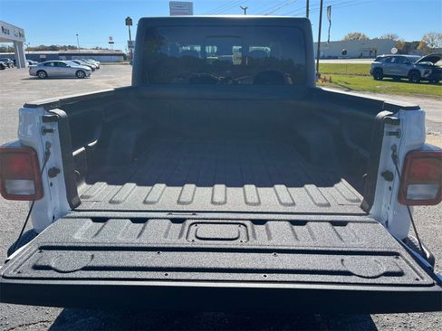 New 2025 Jeep Gladiator Sport image 28