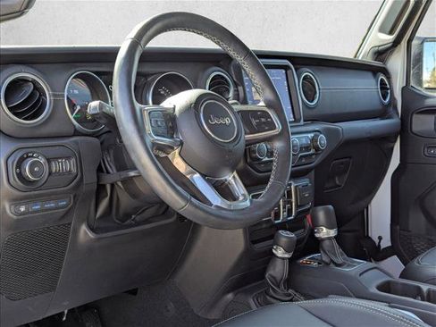 Used 2022 Jeep Wrangler Unlimited Sahara w/ Cold Weather Group AWD/4WD image 10