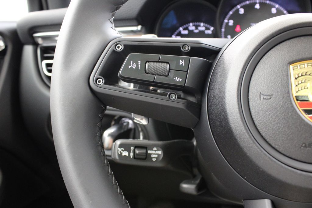 Used 2025 Porsche Macan S AWD/4WD image 34