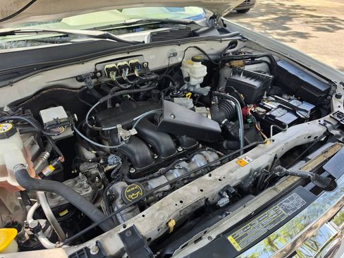 Used 2008 Ford Escape XLT FWD image 16