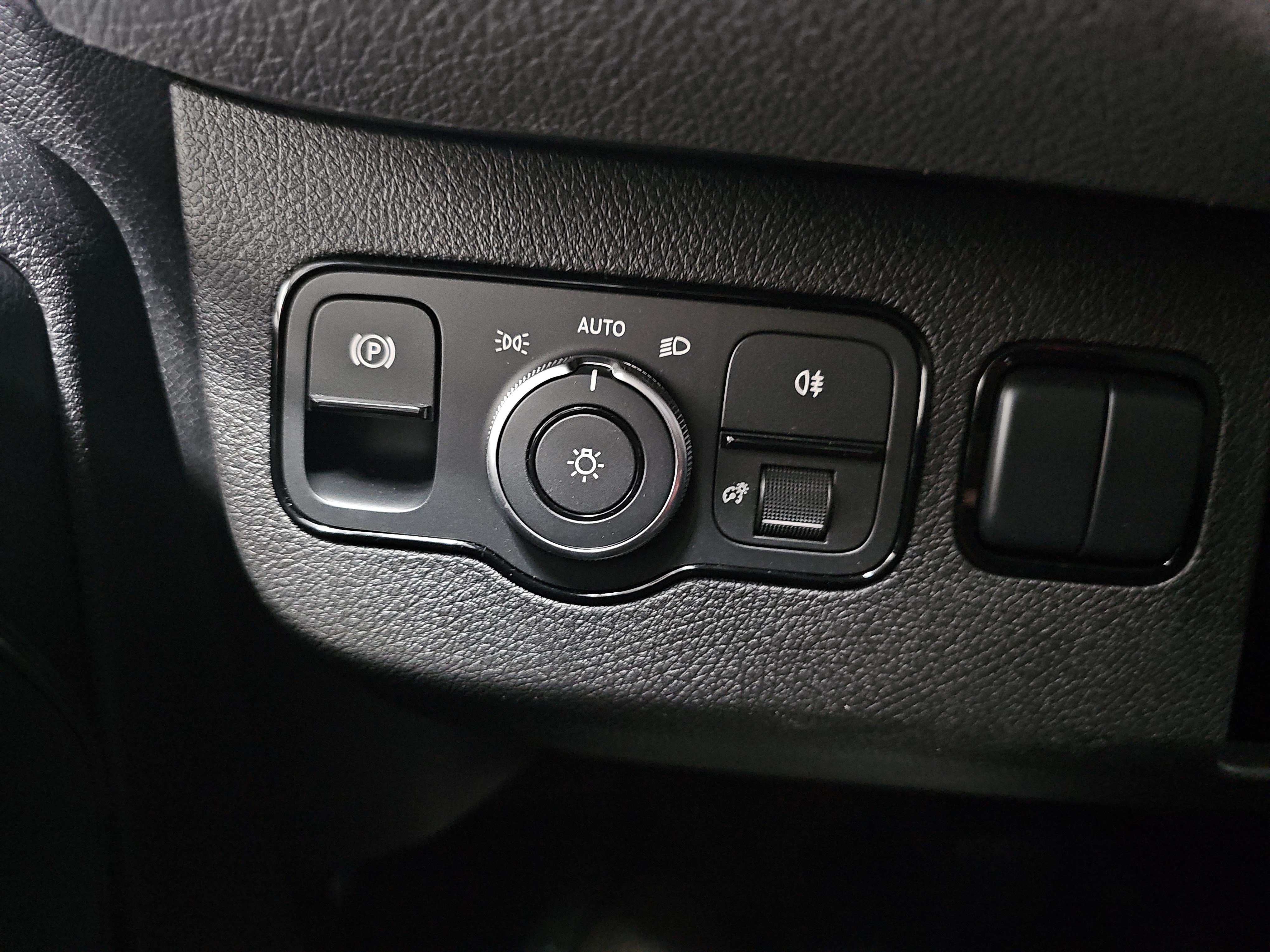 New 2025 Mercedes-Benz eSprinter 170 Cargo image 23