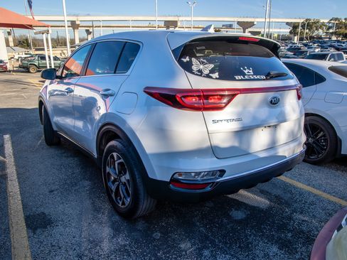 Used 2021 Kia Sportage LX image 9