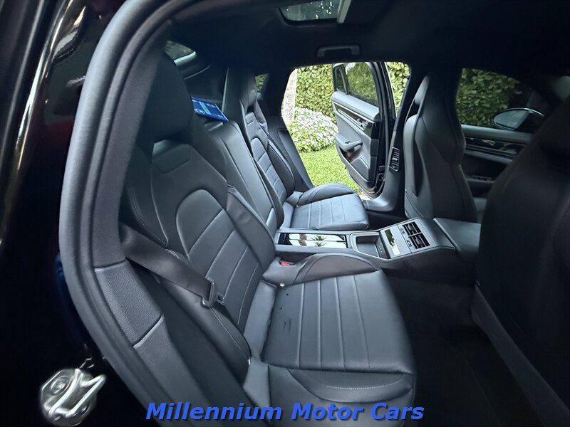 Used 2025 Porsche Panamera image 6