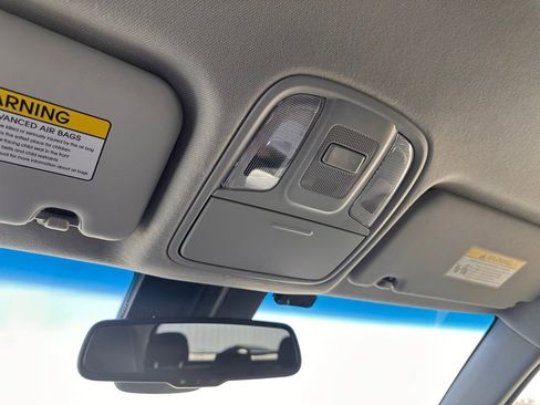 Used 2018 Kia Niro EX image 22