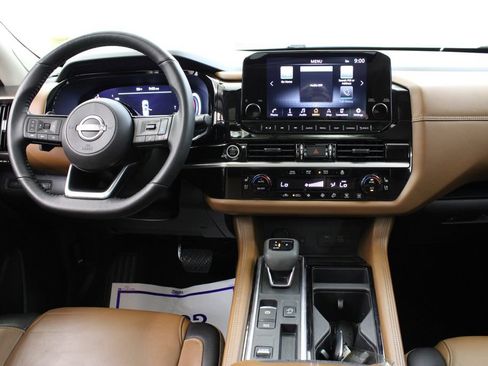 Used 2024 Nissan Pathfinder Platinum FWD image 9