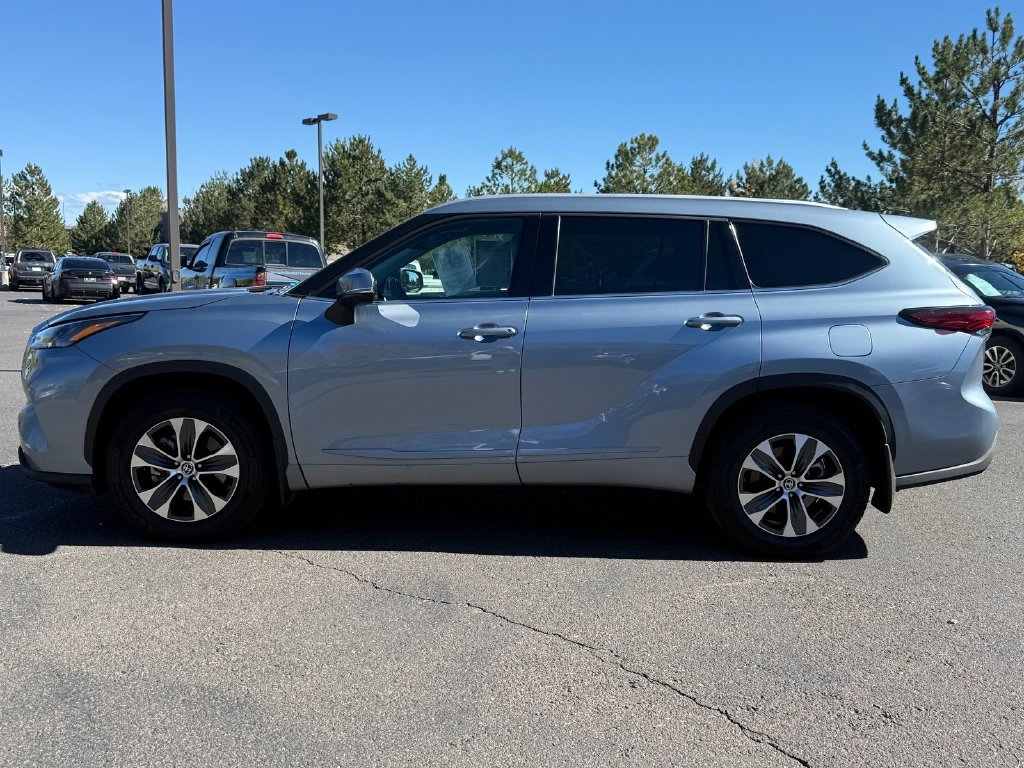 Certified 2022 Toyota Highlander XLE AWD/4WD image 5