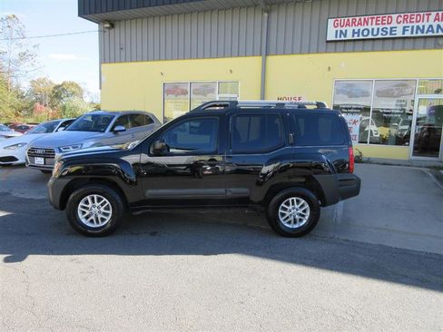 Used 2014 Nissan Xterra S image 2