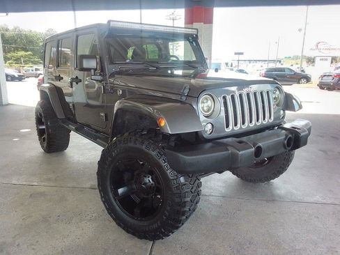 Used 2016 Jeep Wrangler Unlimited Sahara w/ Connectivity Group AWD/4WD image 2