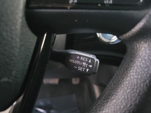 Used 2022 Toyota Prius LE image 28