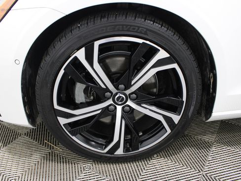 Used 2024 Volvo S60 B5 Plus FWD image 38