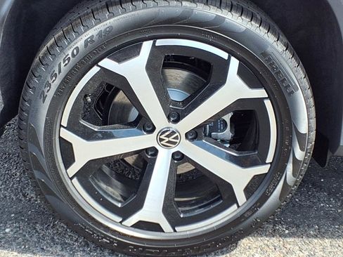 New 2025 Volkswagen Tiguan SE image 7