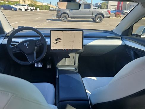 Used 2022 Tesla Model 3 image 10